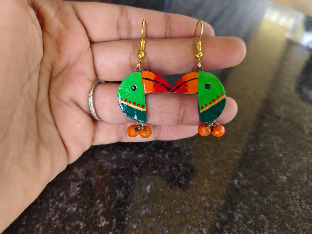 Terracotta Parrot Paradise 🦜